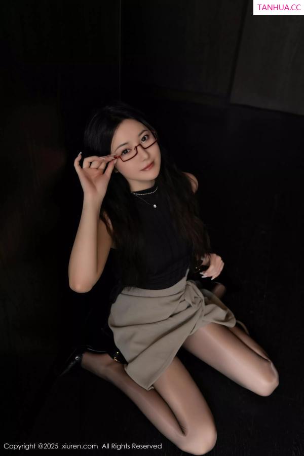 鱼子酱fish  [XiuRen]高清写真图 2025.04.30 No.10231 鱼子酱Fish 印尼旅拍第8张图片